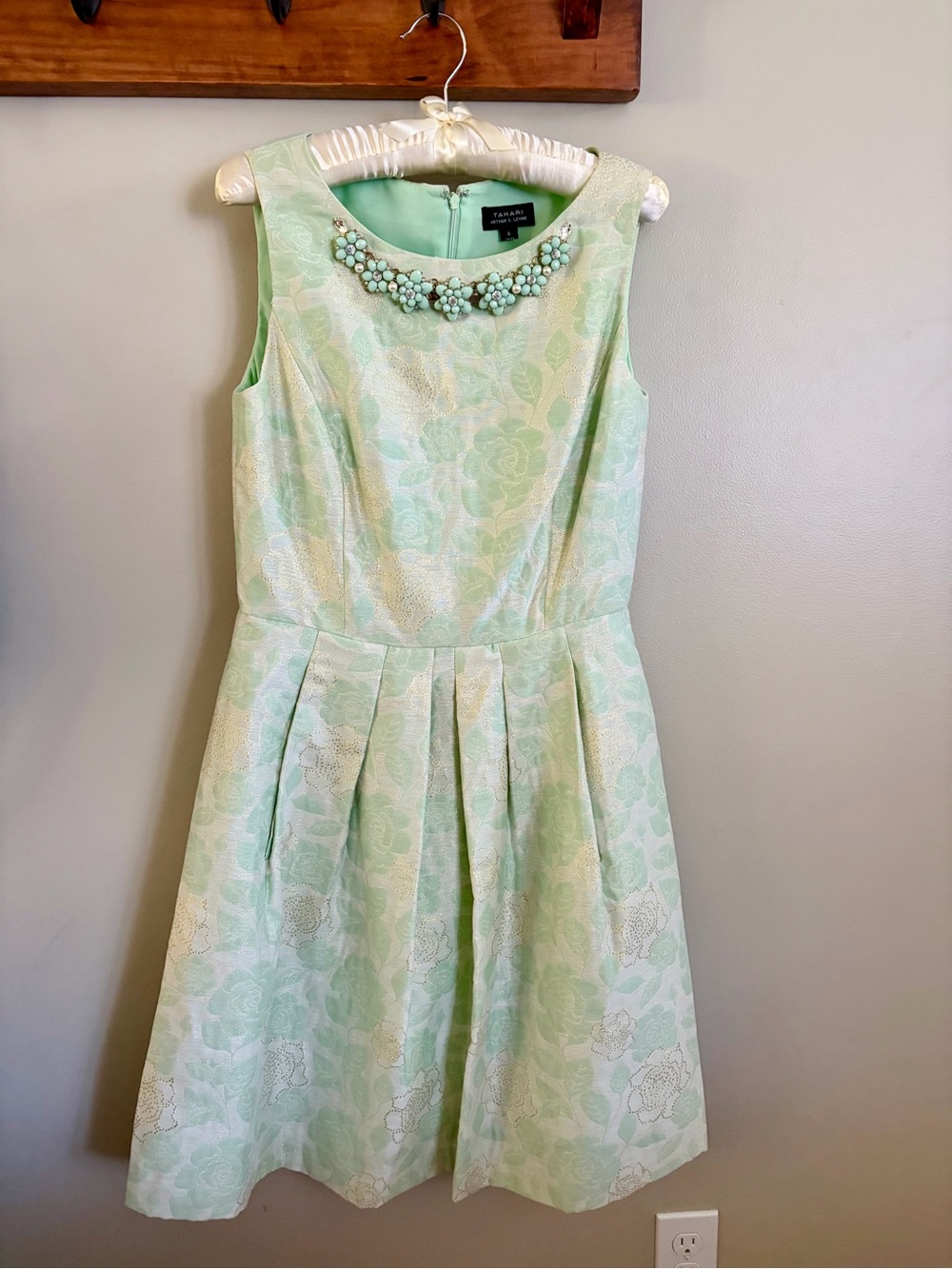 Tahari Mint Green Floral Sleeveless Midi Dress with Beaded Collar